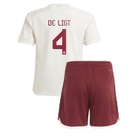 Camisa de Futebol Bayern Munich Matthijs de Ligt #4 Equipamento Alternativo Infantil 2023-24 Manga Curta (+ Calças curtas)